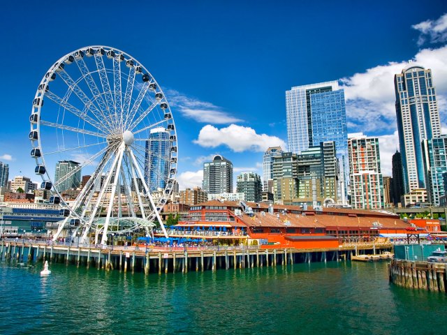 Ferris wheel on Seattle waterfront