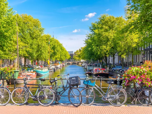 6 Etiquette Mistakes That Can Lead to a Fine Overseas