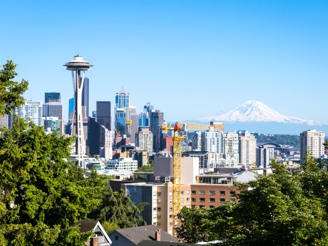 Seattle skyline with Mount Rainier in the distance