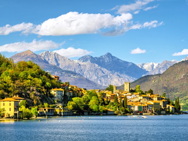 Villas along the shores of Lake Como in Italy