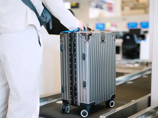 The Pros and Cons of Hard-Sided vs. Soft-Sided Suitcases