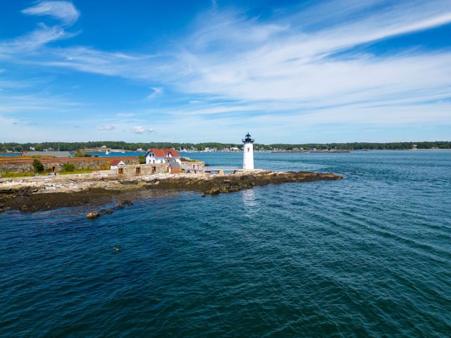 Lighthouse on the rocky coast of New Hampshire