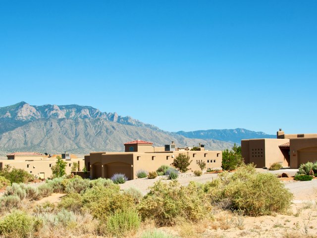 Adobe houses with mountain views in Rio Rancho, New Mexico