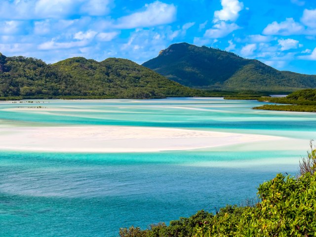Sandbar and turquoise waters off the Whitsunday Islands
