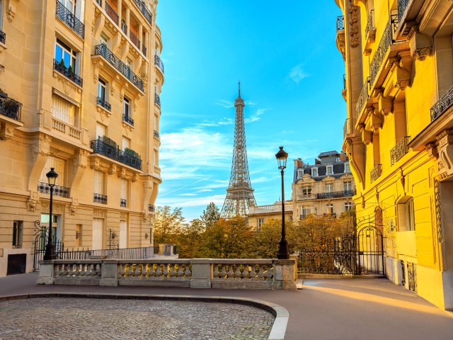 Parisian street with view of the Eiffel Tower